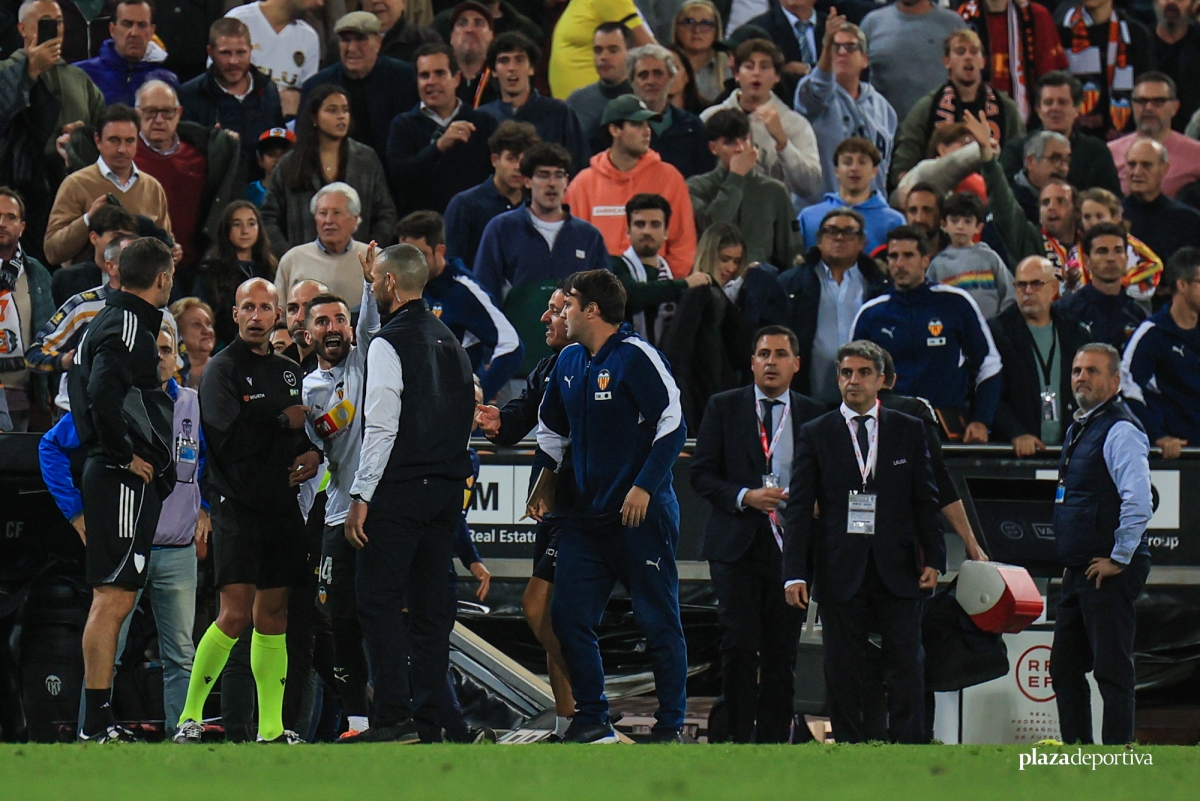 Cuadra Fernández expulsó al médico y a un analista del Valencia