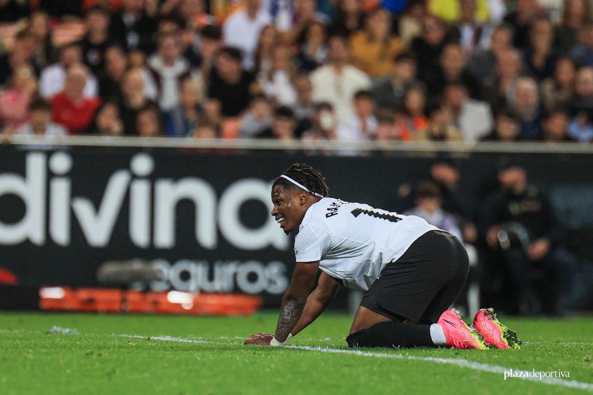Los cambios vuelven a rescatar al Valencia CF de la derrota