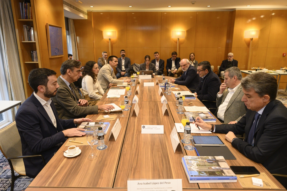 El debate sobre la digitalización de la Administración, en imágenes