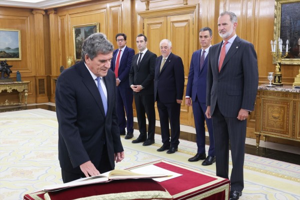 Óscar López y José Luis Escrivá prometen sus nuevos cargos ante el Rey en Zarzuela
