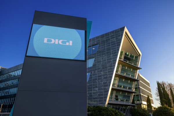 Digi completa la primera entrega del acuerdo de venta de parte de su red de fibra óptica en España
