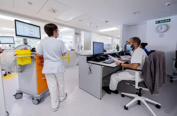 La Región mantiene la mascarilla obligatoria en hospitales y ambulatorios hasta final de este mes de diciembre
