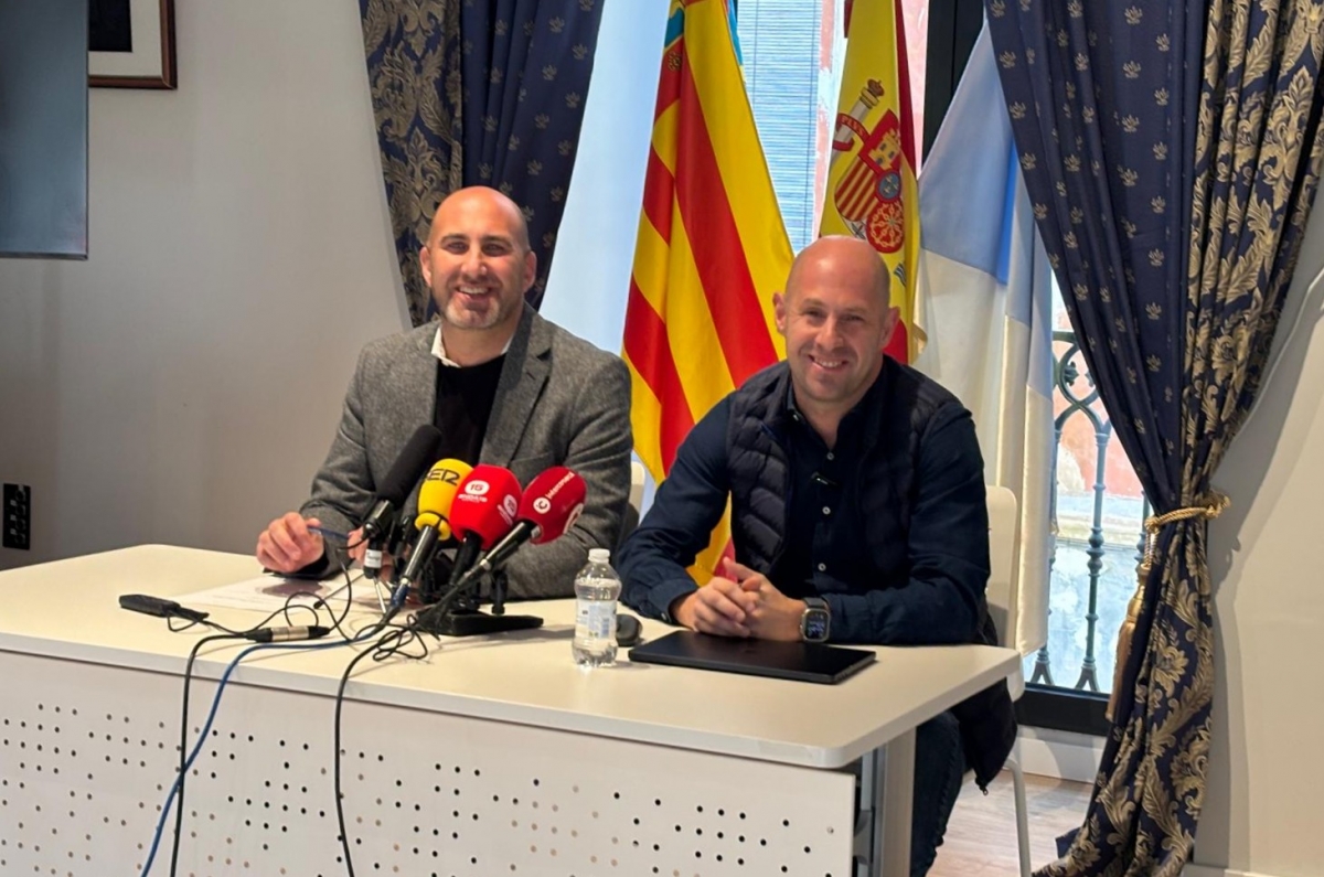 El alcalde y el concejal de Servicios Públicos han presentado el nuevo servicio. - 