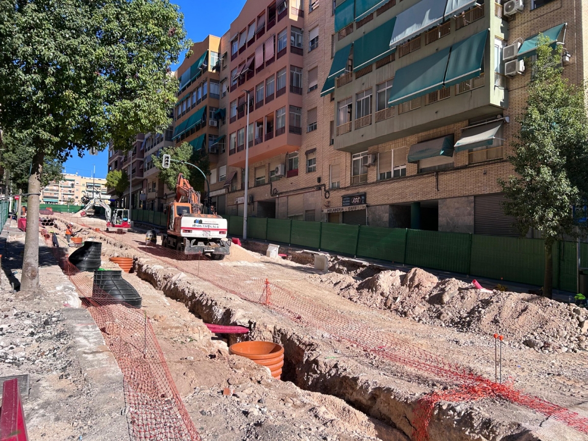 Las obras de reurbanización de la calle Clara Campoamor de Elche finalizará en febrero 