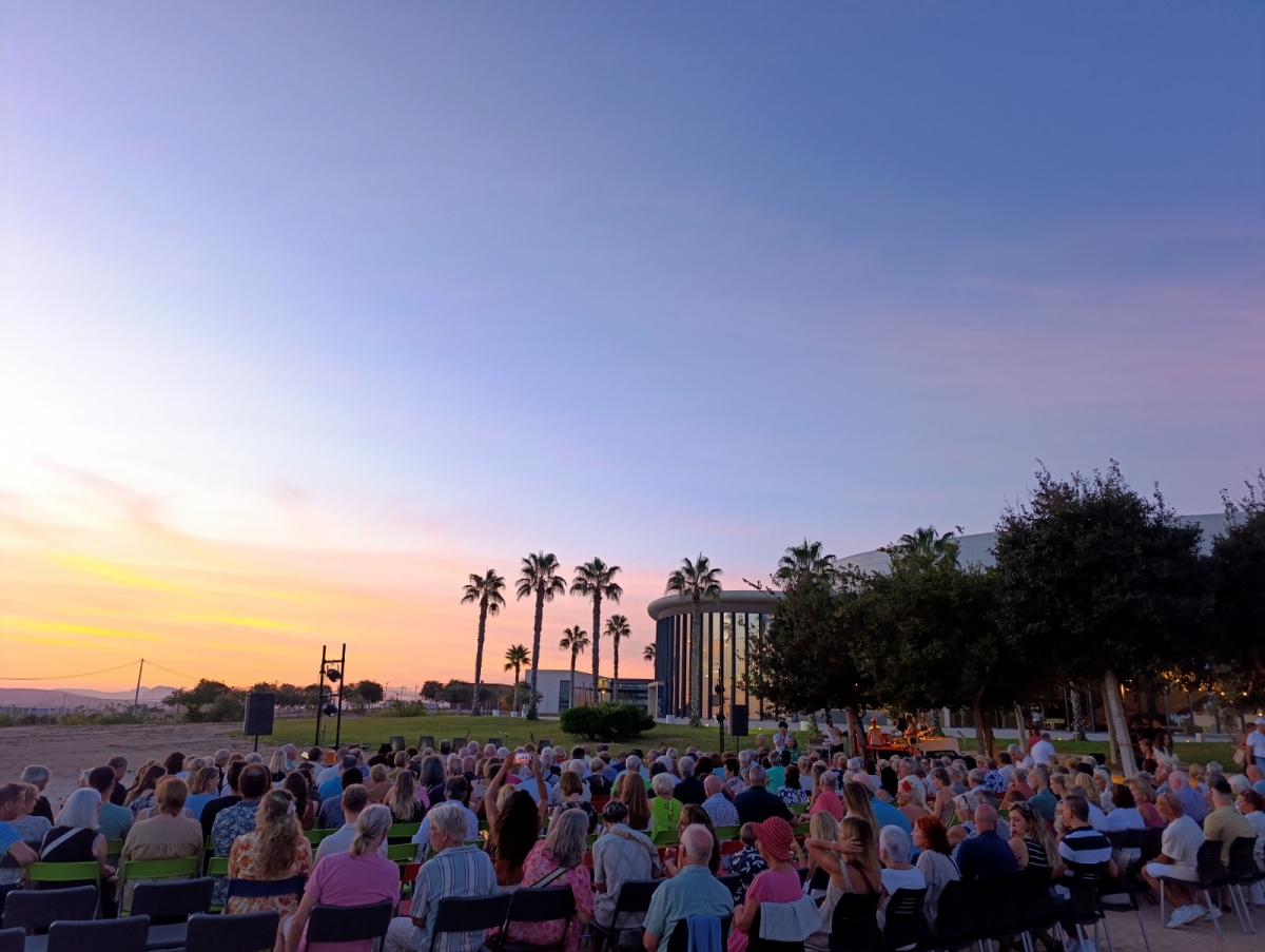'Flamenco & Sal' se despide con una gran fiesta flamenca en Torrevieja con sabor a Navidad