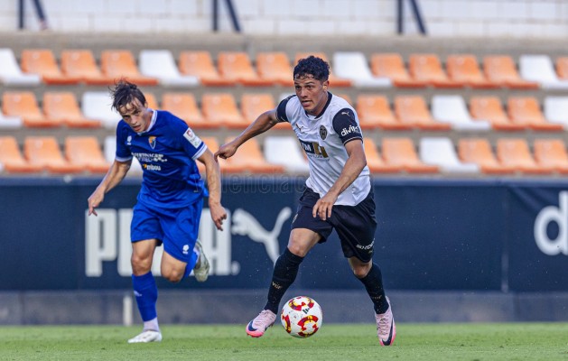 Warren Madrigal golea con Costa Rica