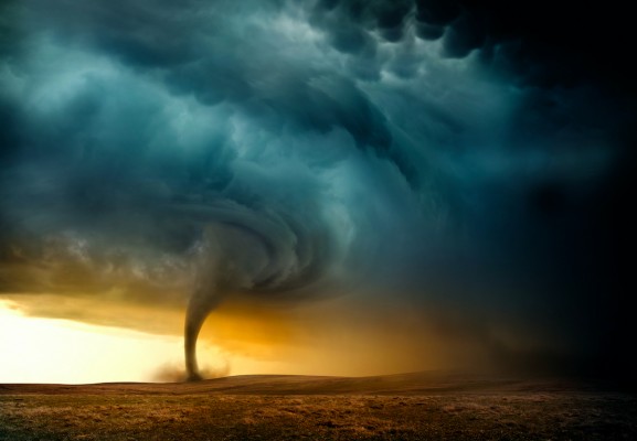 El viaje    que
convirtió a dos 
valencianos en
 cazadores 
de tornados