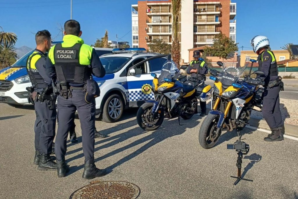 Alicante renueva armas para la Policía, en plena polémica por la contratación de vigilantes