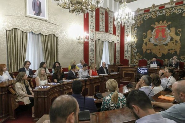 El PP de Alicante recupera un asesor y alcanza los 24 cargos de confianza