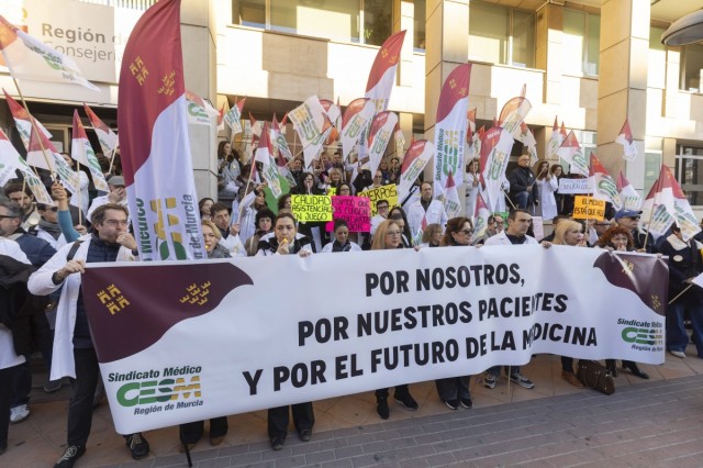 La Región reclama a la ministra que retire el Estatuto Marco por el rechazo que genera entre los médicos