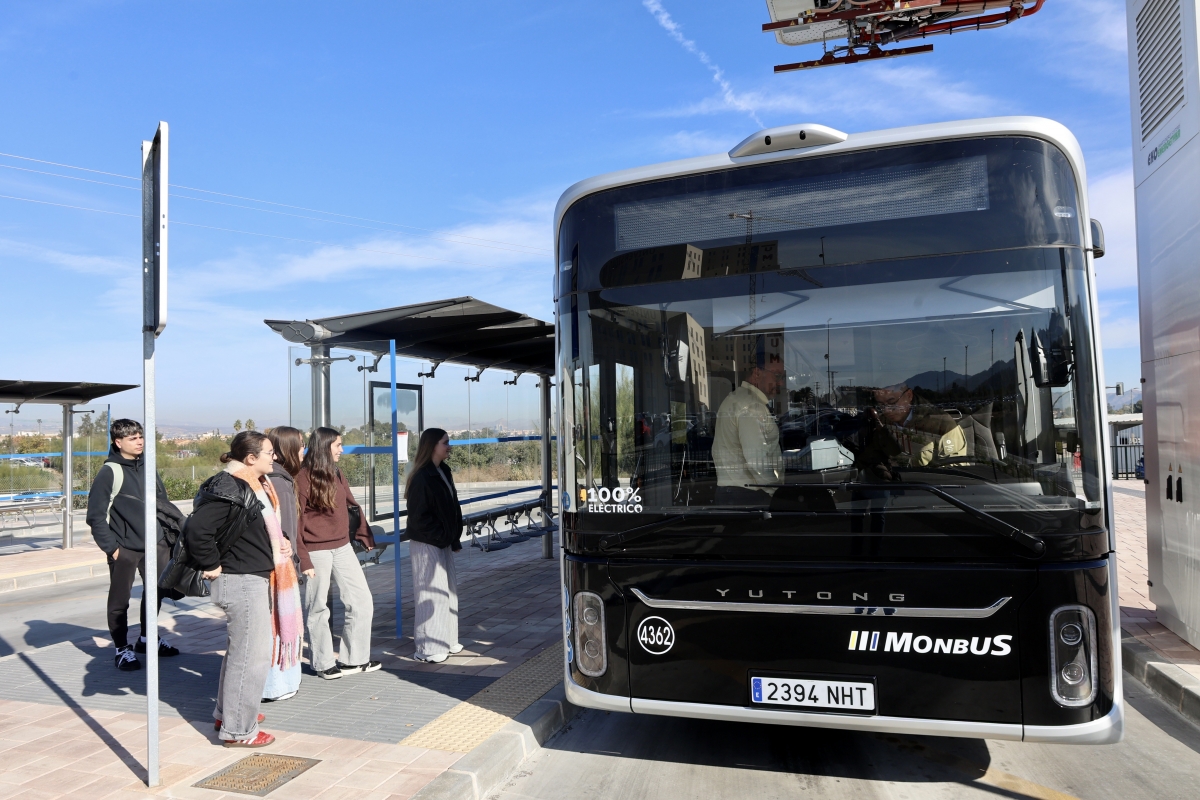 El tranvibús ya une El Palmar con el centro de Murcia: 