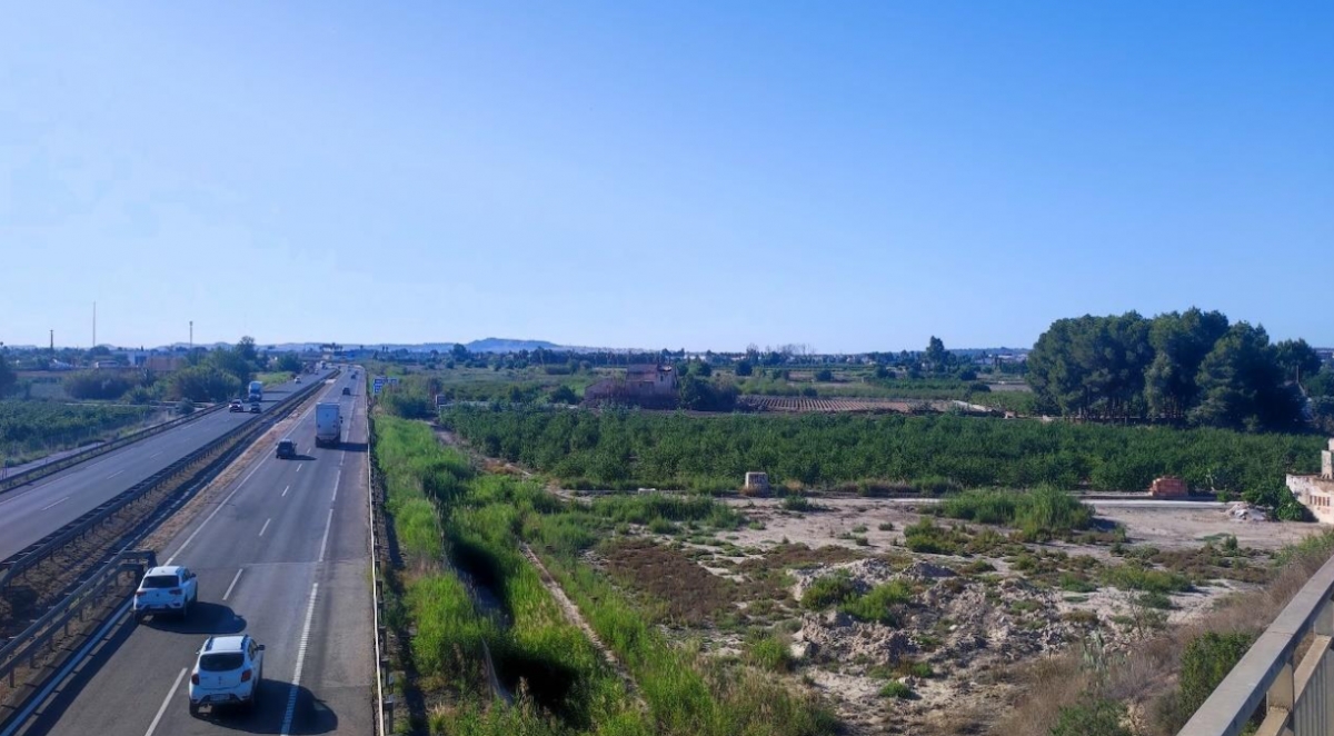 Almoradí impulsa el plan parcial para desarrollar un nuevo parque terciario junto a la AP-7