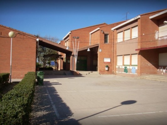El CEIP L'Horta de Paiporta organiza un mercadillo solidario de libros para reconstruir el patio tras la Dana