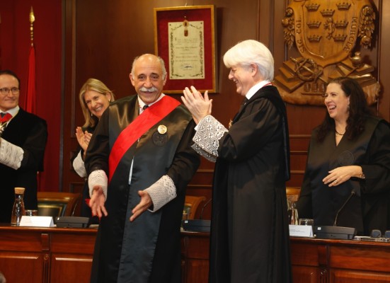 El murciano Francisco Martínez-Escribano, distinguido con la Gran Cruz al Mérito de la Abogacía de España