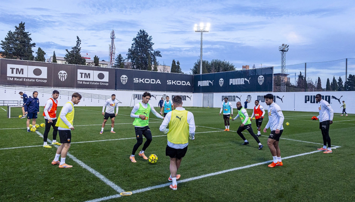 Diakhaby vuelve a entrenar en la jornada de trabajo de los suplentes del Valencia-Sevilla