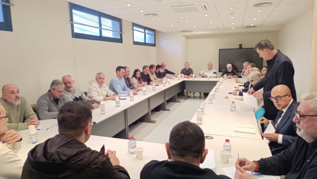 Preacuerdo en el convenio del azulejo: Ascer y sindicatos pactan una subida salarial de un 8% en tres años