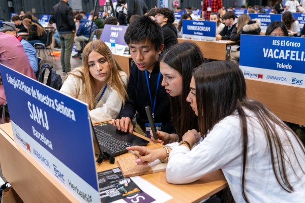Hasta 850 estudiantes de la Región competirán por el puesto de mejor empresario virtual de España