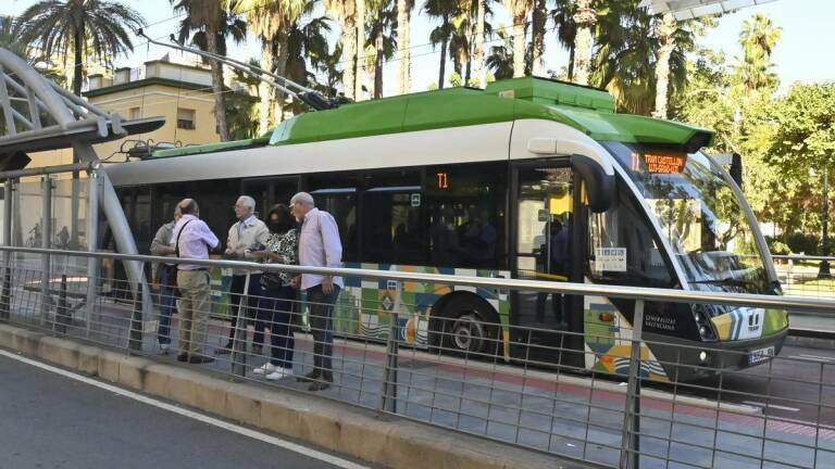 La Generalitat mantiene el abono joven gratuito y el descuento del 50 % en los bonos del TRAM