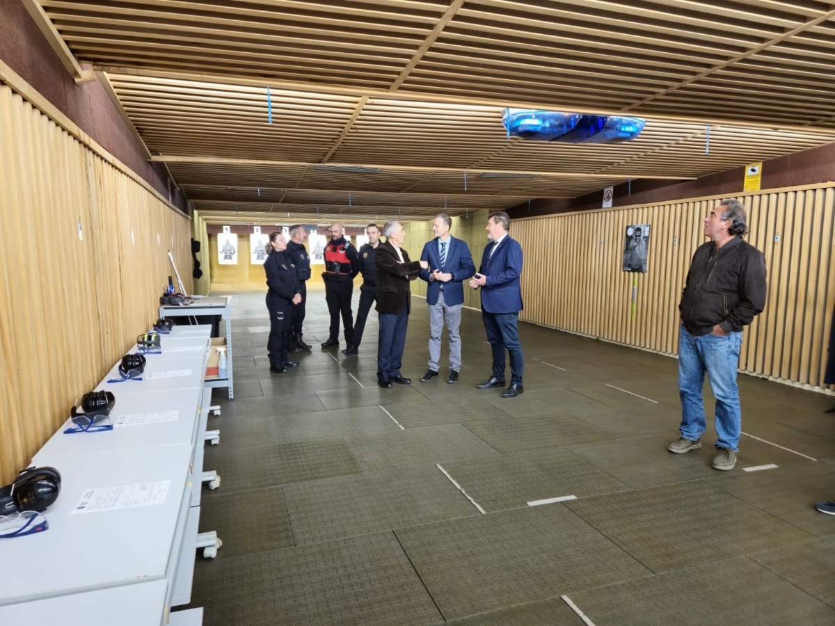 El concejal de Pedanías y Vertebración Territorial, Marco Antonio Fernández, junto con el edil de Seguridad Ciudadana y  - Foto: AYUNTAMIENTO DE MURCIA