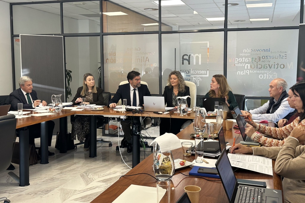 Un momento del consejo de administración de Mercalicante. - Un momento del consejo de administración de Mercalicante.