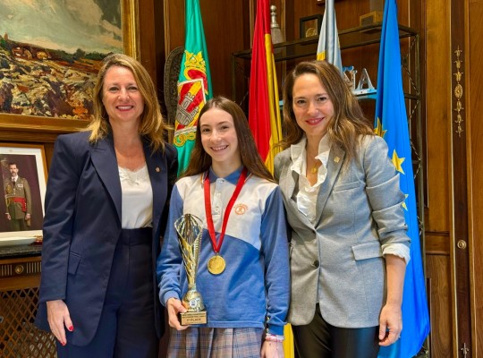Carrasco recibe a la bailarina castellonense Natalia Simó, nueva campeona del mundo Solo Standard Junior
