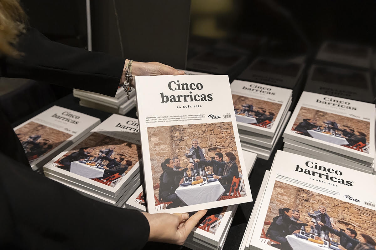 El vino devuelve la vida a los pueblos en la Guía Cinco Barricas 2026