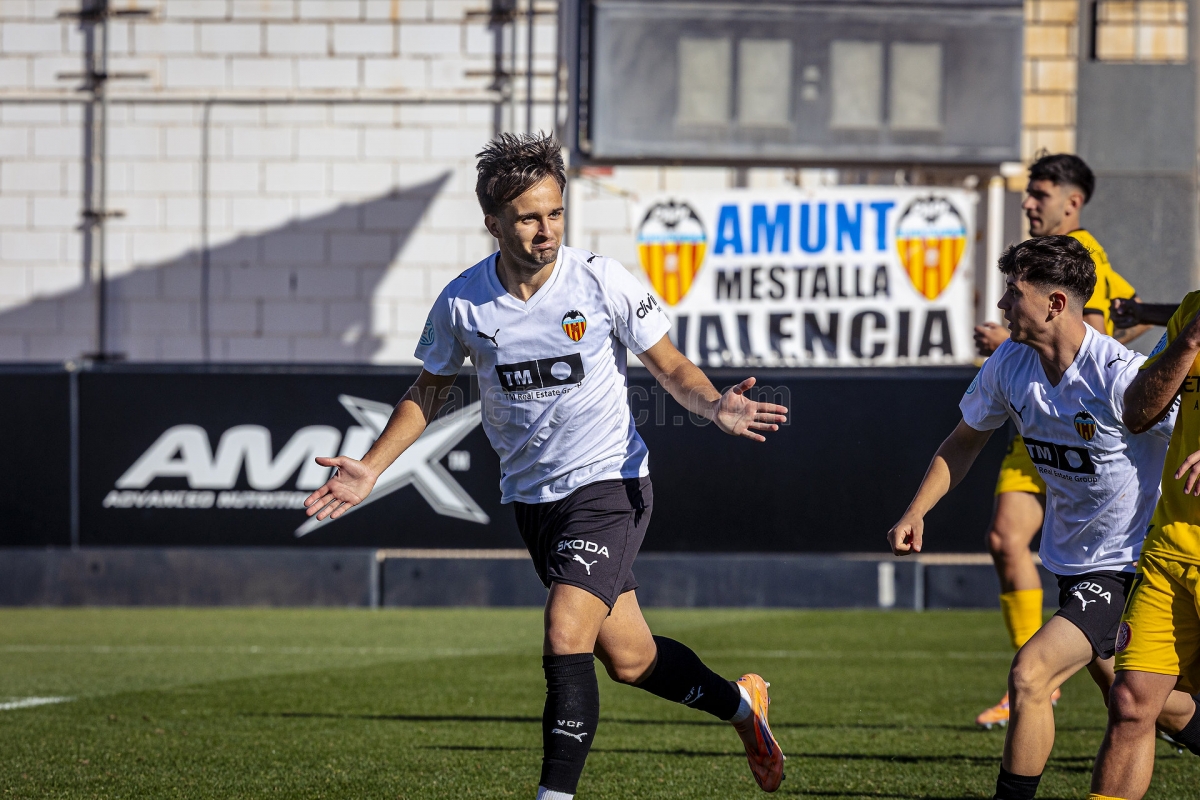 Mario Domínguez se prepara para dar el salto... fuera del Valencia CF