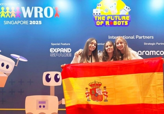 Tres jóvenes murcianas catapultan a la robótica española al 'top 10' de la World Robot Olympiad 2025