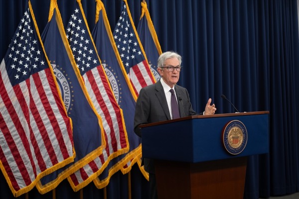 Powell (Fed) confirma que se mantendrá como gobernador de la Fed una vez termine su mandato