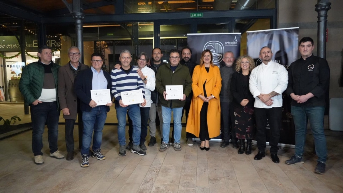 Pastelería Monplá gana el premio al mejor roscón de Reyes clásico y Pana David se lleva el de mejor roscón innovador con uno relleno de cacau del collaret