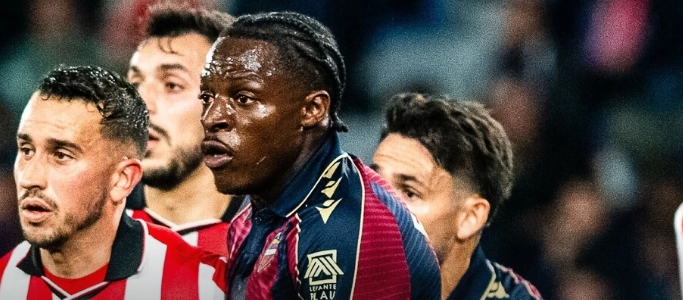 Etta Eyong, convocado por la Selección de Camerún para jugar la Copa Africana de Naciones