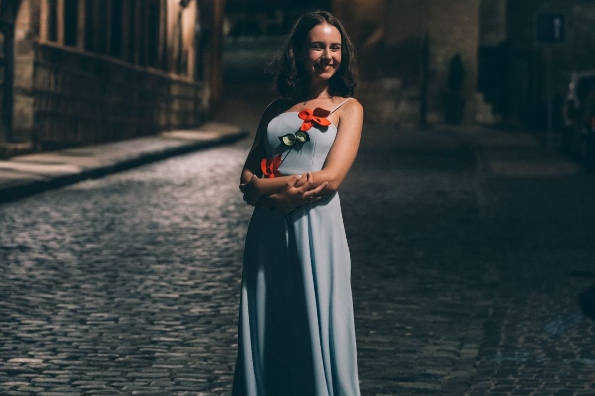 La joven soprano cartagenera Inés Ananda y la Coral Discantus inauguran este viernes un belén de tamaño real en Cartagena