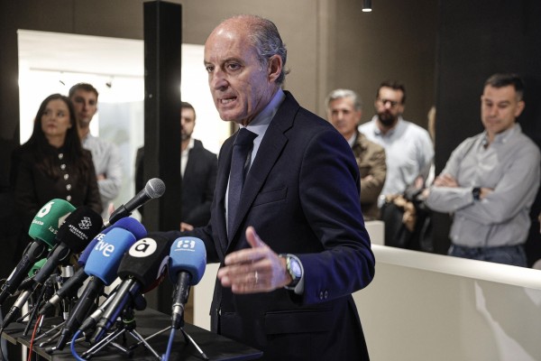 Camps presenta el equipo con el que quiere liderar el PPCV y ganar en 2027: 