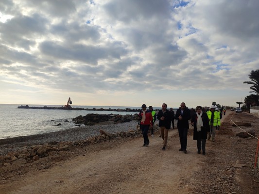 García Valls visita las obras de estabilización del tramo costero entre el río Belcaire y el Estañol en Moncofa