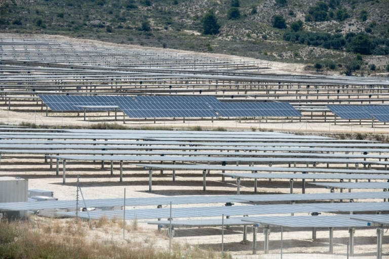 El permiso a la solar de la suiza EBL en Fontcalent abre un conflicto jurídico entre Alicante e Innovación