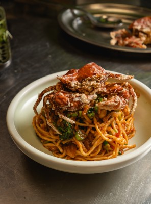 Noodles con chilli crab en Ma Khin