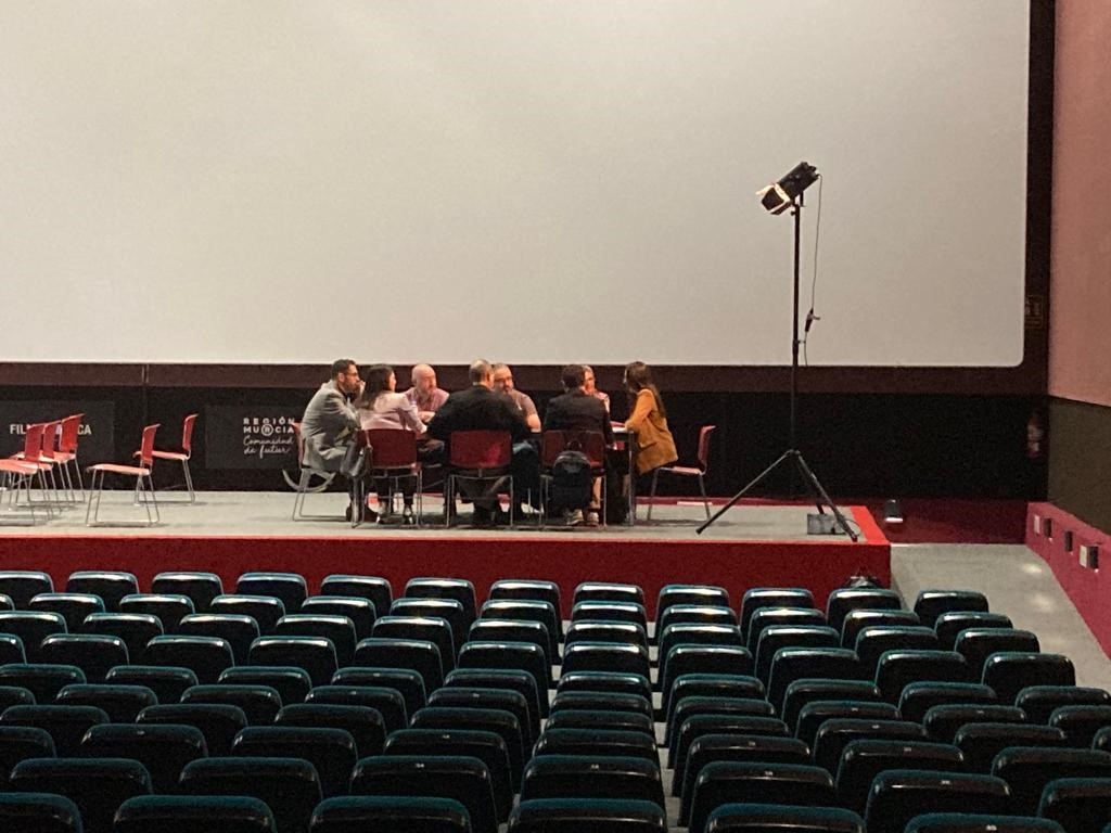 Imagen de archivo de una reunión de la consejera de Cultura con representantes del sector - Foto: CARM