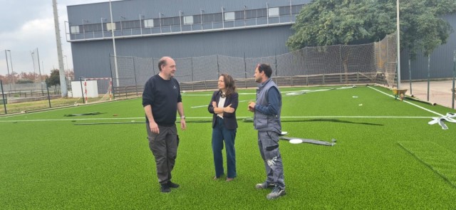 Castelló instala un nuevo campo de fútbol 5 en el Sindical y cambia la megafonía de la Piscina Olímpica