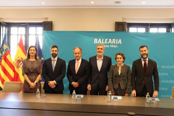 Baleària y los puertos de Valencia y Palma impulsan un corredor verde con emisiones cero a partir de 2030