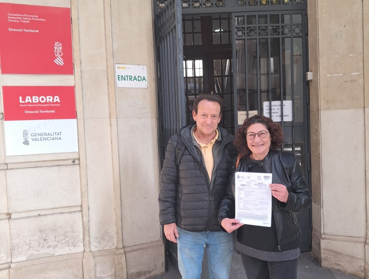 Los representantes de CCOO, al registrar la denuncia ante Trabajo. - 