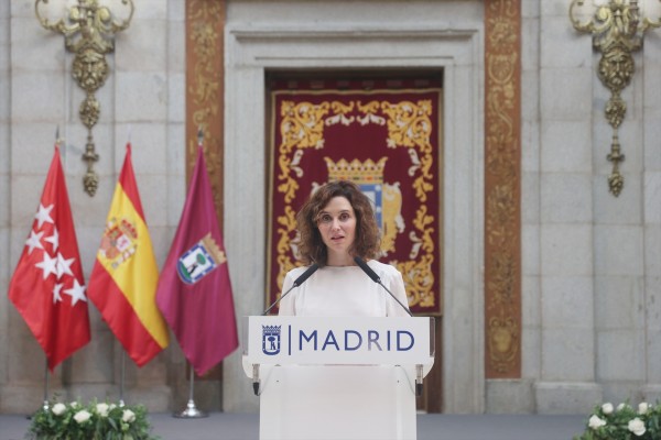 Ayuso pide a presidentes del PP que no se sienten con Sánchez: 