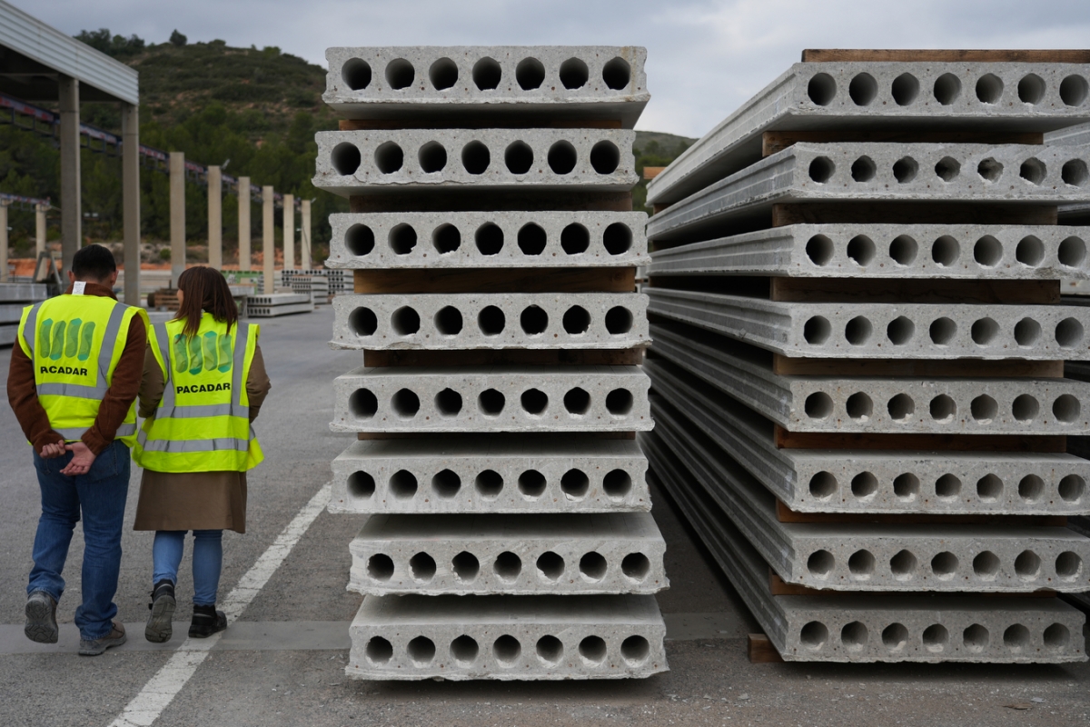 Hormigón estilo Ikea: la fábrica valenciana que levanta grandes obras a golpe de prefabricados