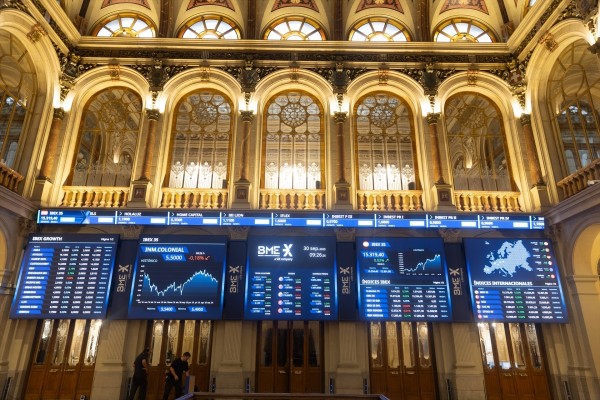 El Ibex 35 cierra 2025 como su mejor ejercicio en 32 años al revalorizarse un 49% y superar los 17.000 puntos