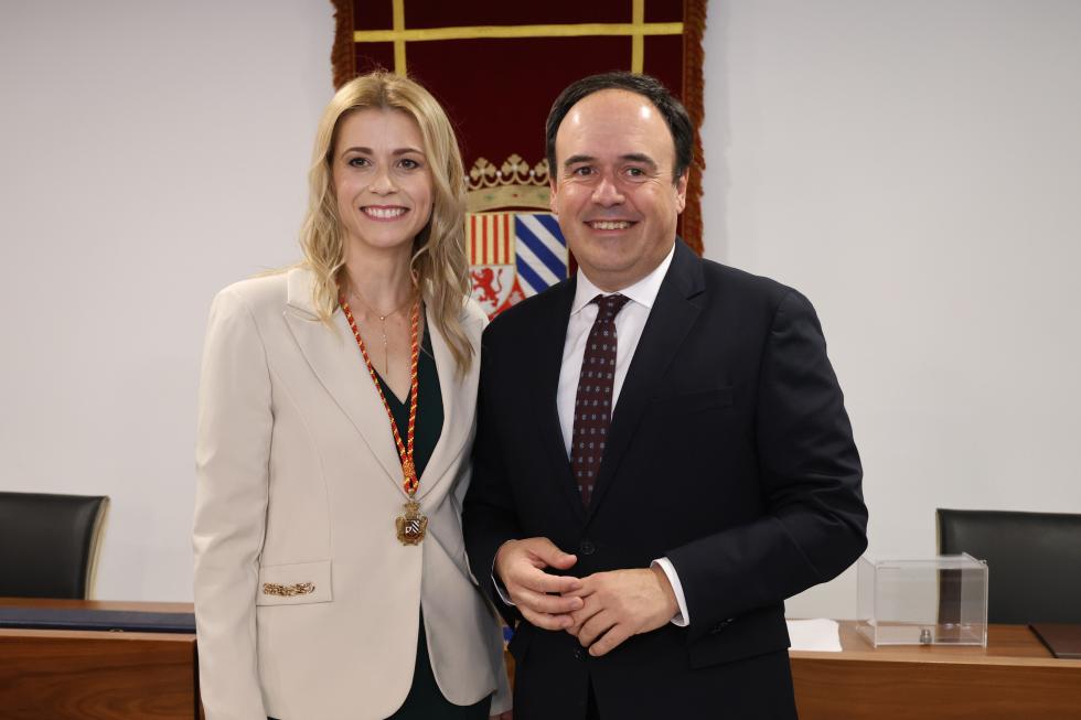Pérez Llorca destaca la “valía y la profesionalidad” de la nueva alcaldesa de Finestrat tras su toma de posesión - Pérez Llorca destaca la “valía y la profesionalidad” de la nueva alcaldesa de Finestrat tras su toma de posesión