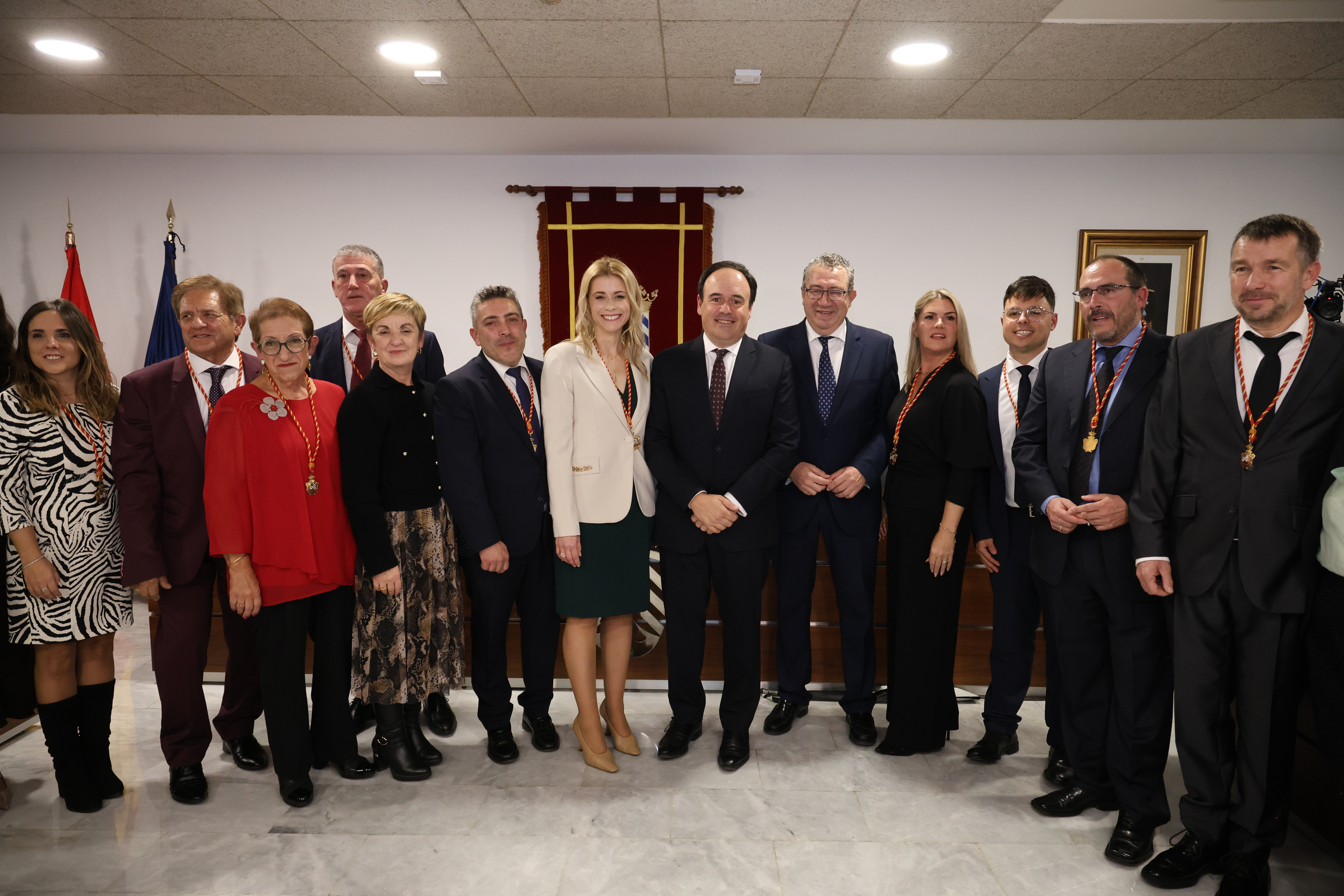 Pérez Llorca destaca la “valía y la profesionalidad” de la nueva alcaldesa de Finestrat tras su toma de posesión - Pérez Llorca destaca la “valía y la profesionalidad” de la nueva alcaldesa de Finestrat tras su toma de posesión