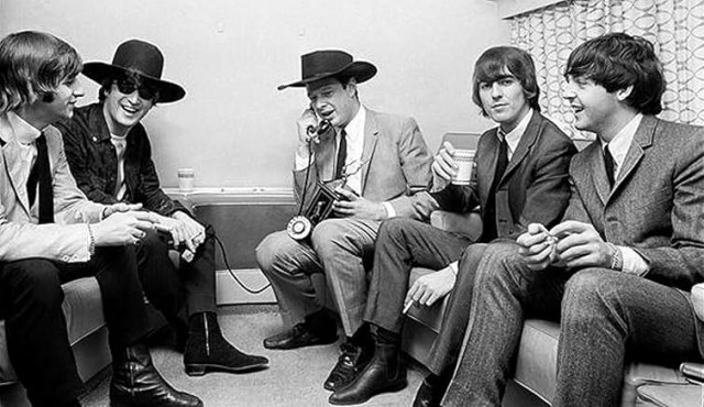  Brian Epstein, el hombre que lanzó y mantuvo juntos a los Beatles