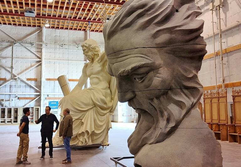 Elementos escenográficos almacenados en los platós de Ciudad de la Luz en Alicante, en imagen de archivo. - Elementos escenográficos almacenados en los platós de Ciudad de la Luz en Alicante, en imagen de archivo.