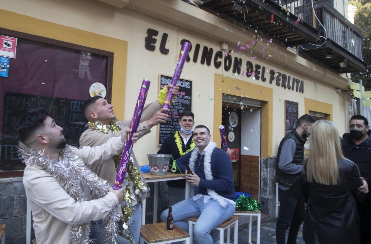 Cartagena impone horarios y límites a la música de las barras de Tardebuena y Tardevieja