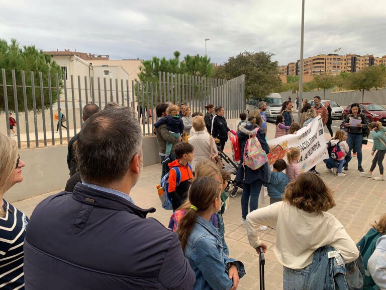 EU y el PCPV exigen la retirada de una multa por una chocolatada reivindicativa en Alicante