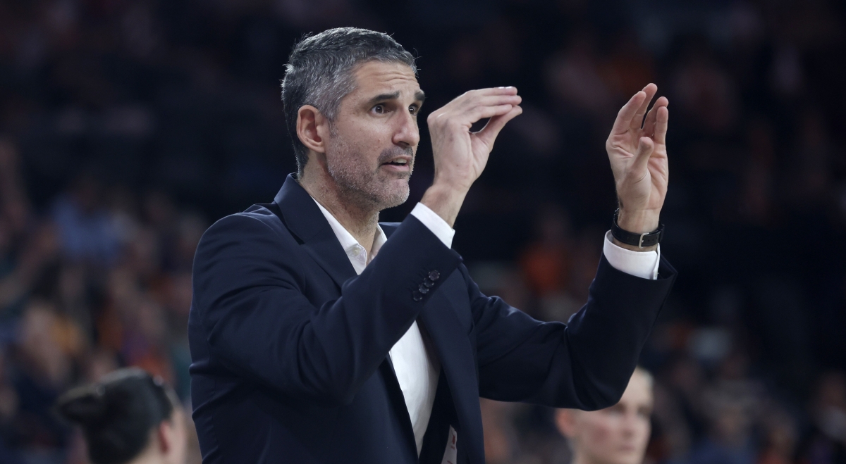 Burgos: “Tenemos que agarrarnos a la ilusión, al compromiso y a la profesionalidad”